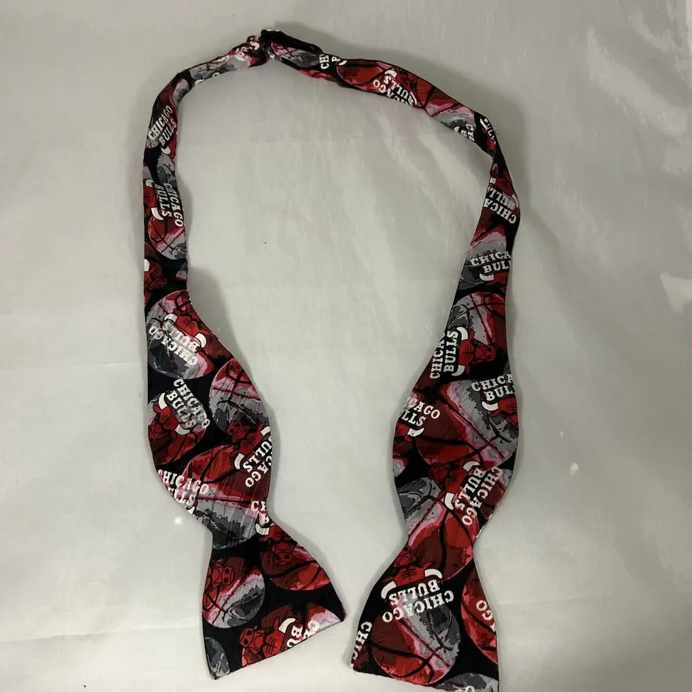 Vintage NBA Chicago Bulls Pre-Tied Bow Tie Adjustable Red Black Logo Pattern